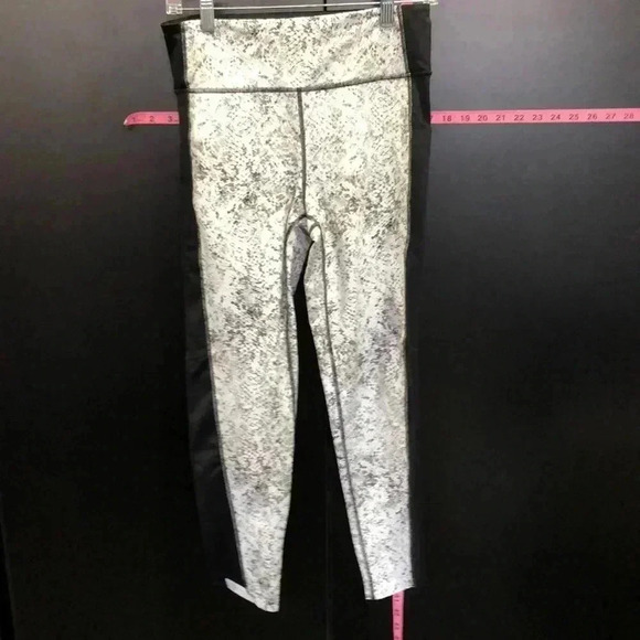 Ideology Balance in Movement high waist 7/8 length athletic leggings leg pockets - Picture 1 of 9